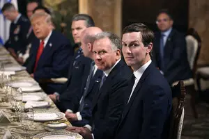 Трамп отправил одну команду в один день решать два самых сложных кризиса планеты — Reuters
