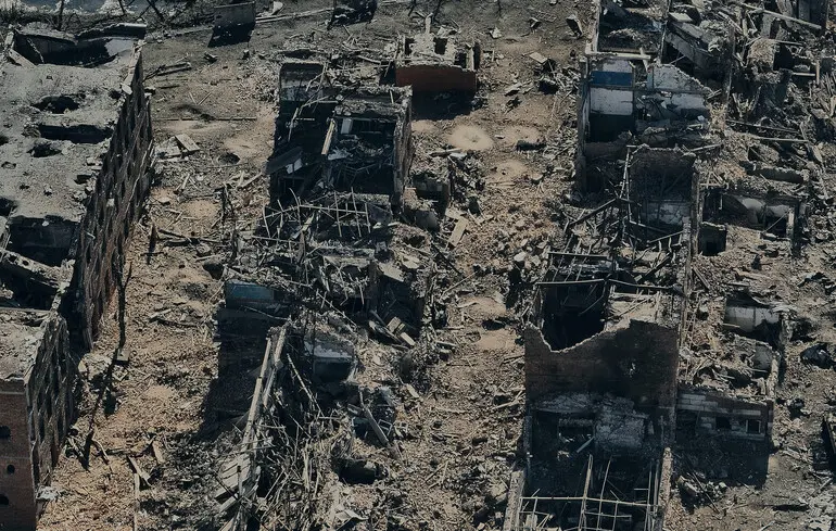 Вид із висоти на зруйноване місто Вовчанськ у Харківській області поблизу кордону з Росією / 2 жовтня 2024 року