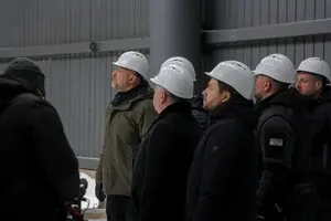 How to Build a Resilient Energy System for Ukraine, or The Choice Between Mega- and Mini-Projects