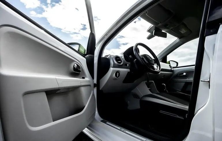 В Черногории украинец на BMW врезался в автомобиль из кортежа премьера: что известно