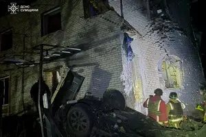 Россияне сбросили авиабомбу на Сумы: женщина и двое детей ранены