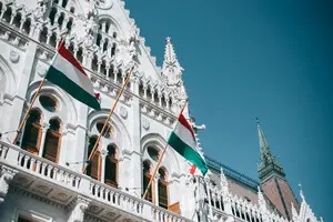 Боротьба за парламент: в Угорщині офіційно стартувала передвиборча кампанія