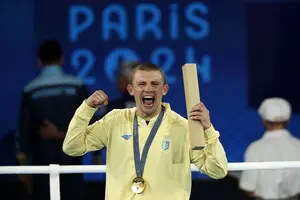Усик анонсировал дебютный профессиональный бой олимпийского чемпиона Хижняка