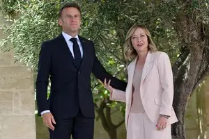 Долгожданная встреча Мелони и Макрона не состоится: что произошло