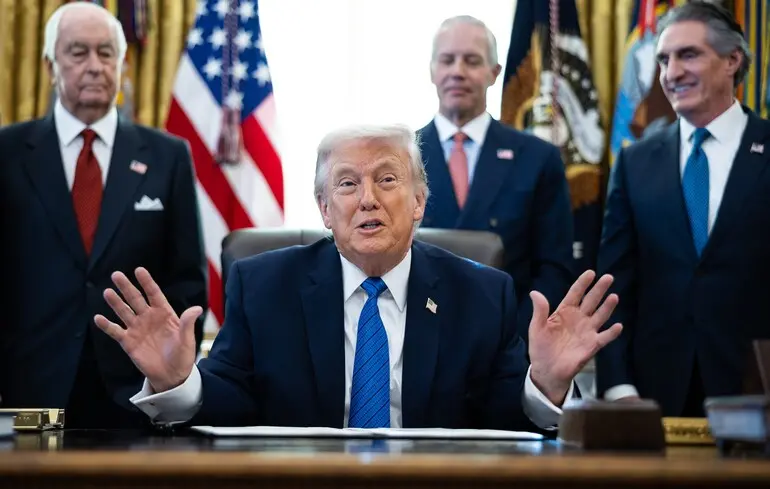 ЄС не ратифікує торгову угоду зі США, доки Трамп не пояснить свою митну політику — Bloomberg