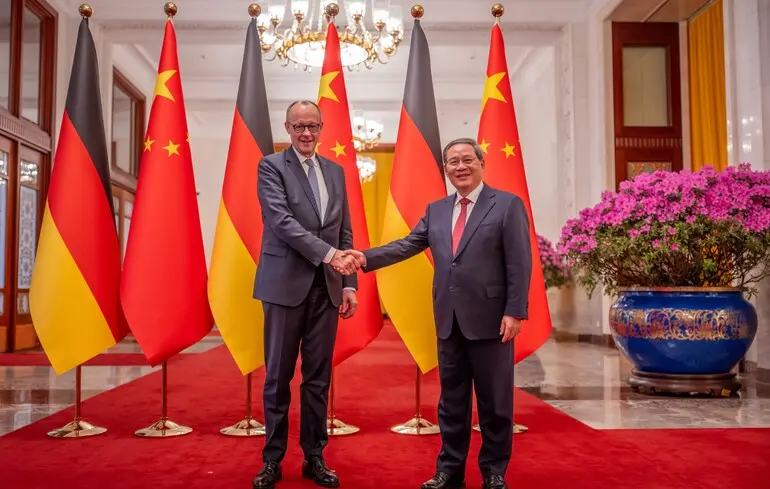 Мерц заявив про прагнення поглибити співпрацю з Китаєм, розпочавши візит до Пекіна 