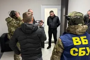 Командующего логистикой Воздушных сил и главу СБУ Житомирской области поймали на взятке