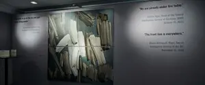 “Бій в окопі” та неоновий маніфест: як сучасне мистецтво в Києві нагадує світу про війну