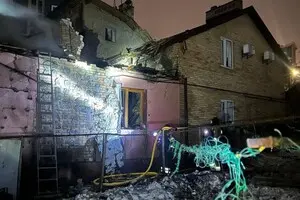 РФ атакувала Київ ракетами та дронами. ДСНС показала фото наслідків