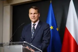 Сікорський розкритикував Орбана за антиукраїнську риторику