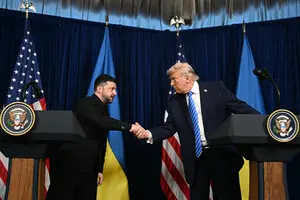Территории, гарантии безопасности, встреча лидеров: СМИ узнали, о чем еще говорили Трамп и Зеленский