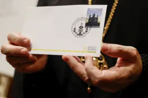 Ватикан выпустил марку с киевским собором в поддержку украинских католиков