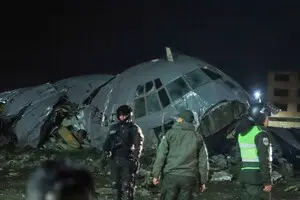 В Боливии разбился военный самолет с наличными на борту: по меньшей мере 15 погибших