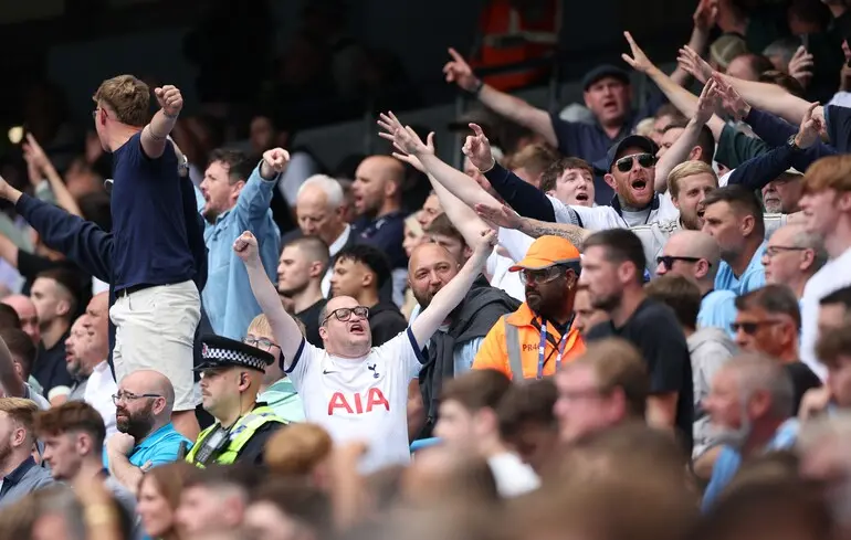 УЕФА оштрафовал участника Лиги чемпионов за нацистские приветствия болельщиков