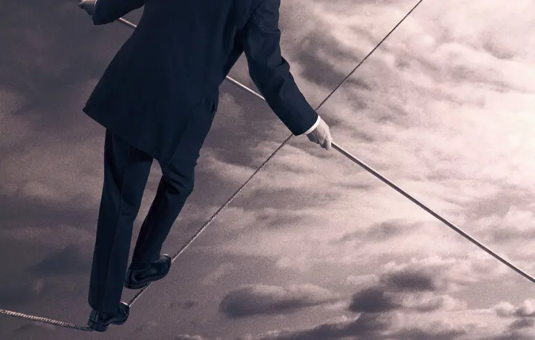 Світ у точці нестійкої рівноваги