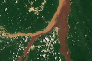 Земля из космоса: спутники показали, как три реки сливаются в одну