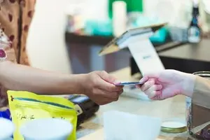Швеція закликає громадян тримати готівку на випадок війни 