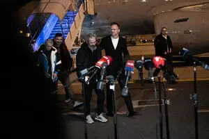 Сійярто оприлюднив фото українських полонених, яких Путін передав Угорщині