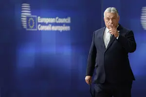 Орбан пригрозил силой прорвать 