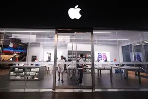 Apple зняла з виробництва 15 пристроїв після презентації нових MacBook та iPhone 17e