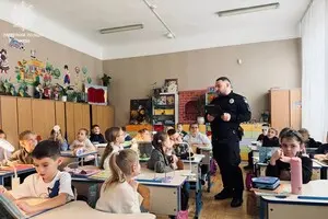 Ребенок пропускает школу — родителям может позвонить полиция. Что изменило новое постановление правительства