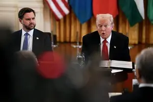 Раскол с Трампом: Вэнс скептически относится к ударам США по Ирану — Politico