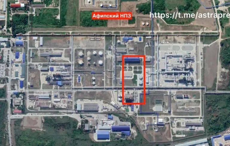 Ночью дроны атаковали порт и НПЗ в Краснодарском крае. Также взрывы были в Тольятти, где стоит химзавод