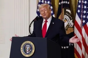 Трамп заявил, что обсуждает патрулирование Ормузского пролива с другими странами: что известно
