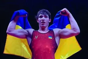 Заставил россиянина и белоруса слушать гимн: украинский борец стал трехкратным чемпионом Европы