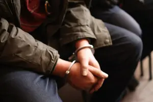У Миколаєві чоловік підрізав військового ТЦК та поліцейського 