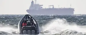 Россия вооружает теневой флот: Путин готовит морские конвои и военизированную охрану для судов — Bloomberg