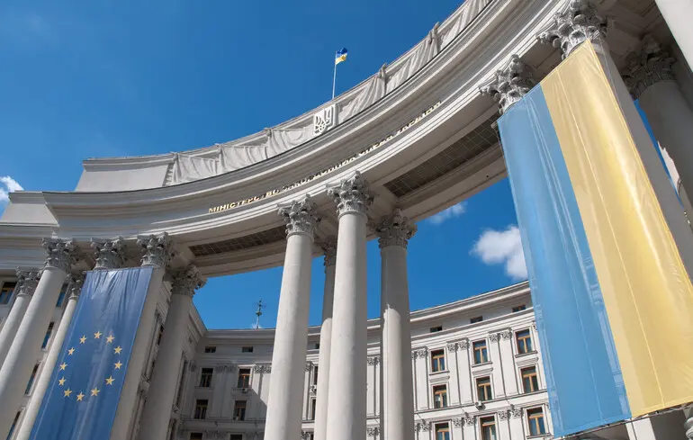 Трехсторонние переговоры на паузе, но команды общаются ежедневно — МИД Украины