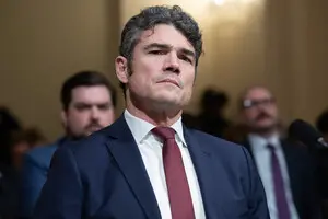 Экс-чиновник США, чья отставка из-за войны с Ираном разозлила Трампа, находится под расследованием ФБР — NYT