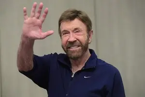 Умер звезда боевиков Чак Норрис