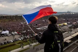 Массовые протесты в Праге: тысячи граждан выступили против правительства