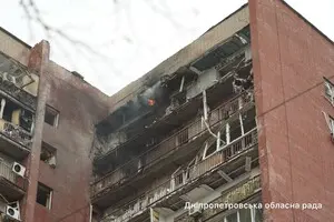 В Днепре дрон попал в многоэтажку: выросло количество раненых