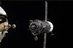 Проблеми для МКС: російський вантажний корабель зіткнувся з 