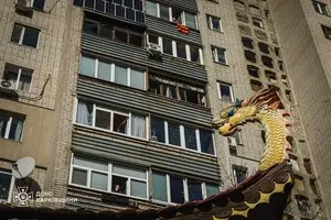 В Харькове дрон взорвался возле многоэтажки и ресторана: есть раненые