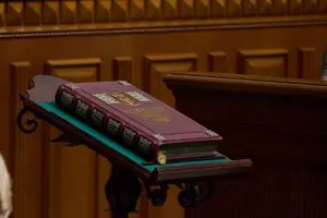 Ограничение прав и свобод в военное положение должно компенсироваться усилением парламентского контроля, но этого не происходит - эксперт