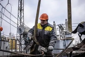 В Одеській області дрони влучили в одразу чотири енергообʼєкти: понад 30 тисяч людей без світла