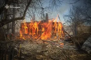 У Чернігівській області дрони влучили в будинок, обʼєкти енергетики та звʼязку: є загиблий