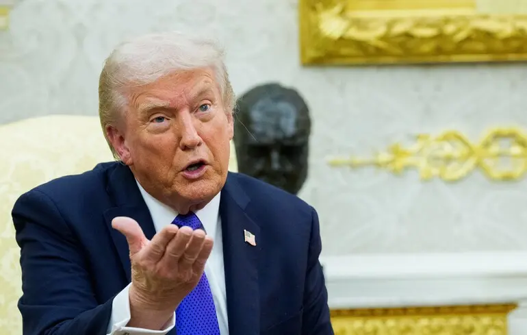 Трамп пригрозив Ірану новими ударами: під прицілом електростанції, нафтові свердловини та острів Харг 