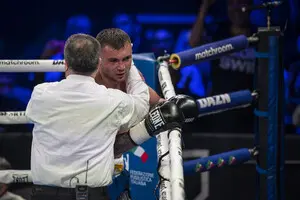 Відомий український боксер влаштувався працювати водієм в Італії