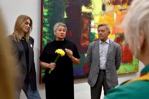 «Виліпити колір своїми руками»: у столиці відкрилася виставка абстракцій Петра Лебединця