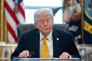 Трамп підписав сумнівний указ про обмеження голосування поштою на виборах у США — NYT