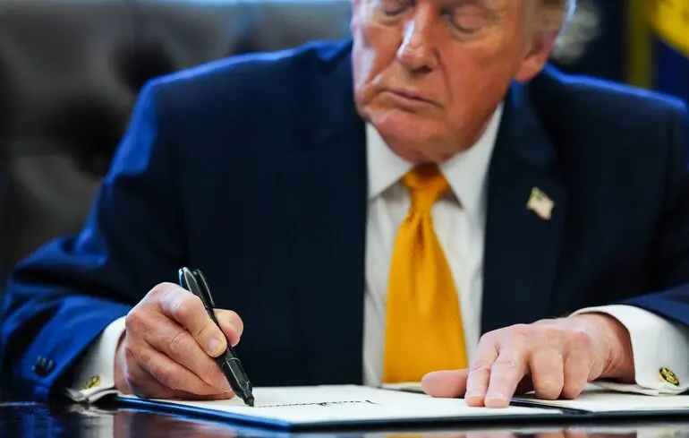 Демократи намагаються заблокувати указ Трампа про обмеження голосування поштою на виборах у США