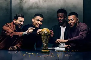 Месси, Роналду, Винисиус Жуниор и Мбаппе собрали Кубок мира в рекламе Lego