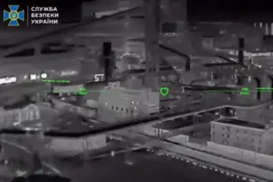 Металлургический комбинат на оккупированной Луганщине остановился после удара украинскими дронами: видео