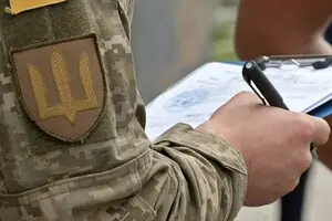 В Харькове мужчина ударил ножом в живот военного ТЦК: нападавшего уже задержали