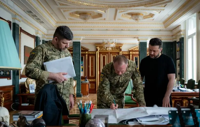 Ставка на фронт и дальнобойность: Зеленский определил дальнейшие шаги ВСУ